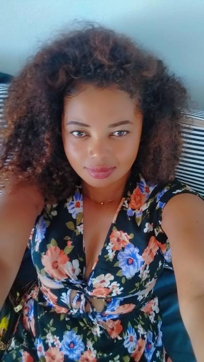 Helene 34 ans Nosy Be Hell-ville Madagascar