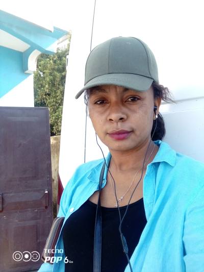 Marie 34 ans Maroantsetra Madagascar