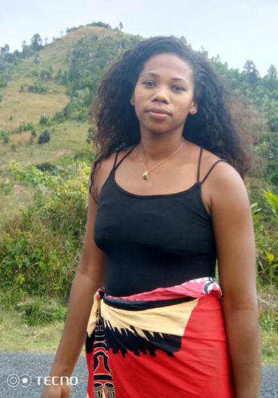 Grinette 26 ans Manakara  Madagascar