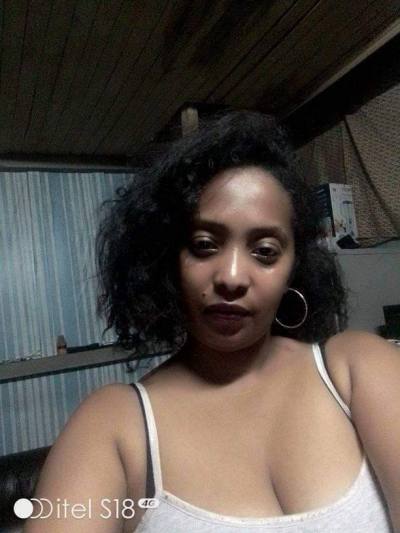 Warda 30 ans Antananarivo  Madagascar