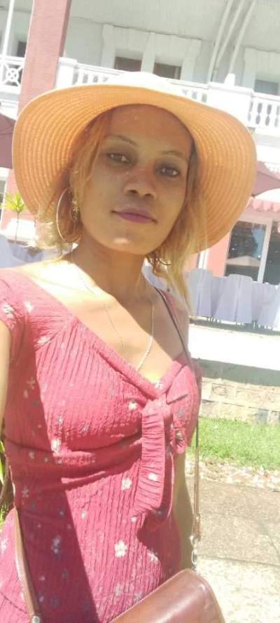 Shania 25 ans  Madagascar