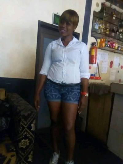 Flore 35 ans Yaoundé Cameroun