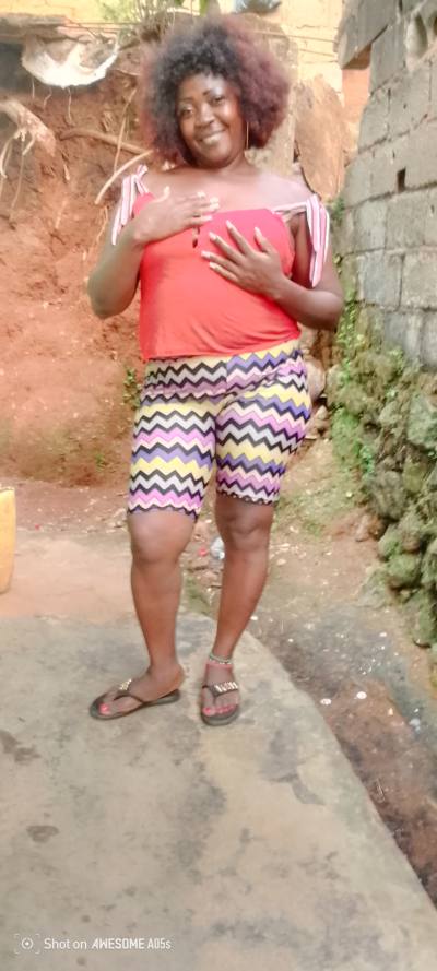 Gertrude 50 ans Yaoundé  Cameroun