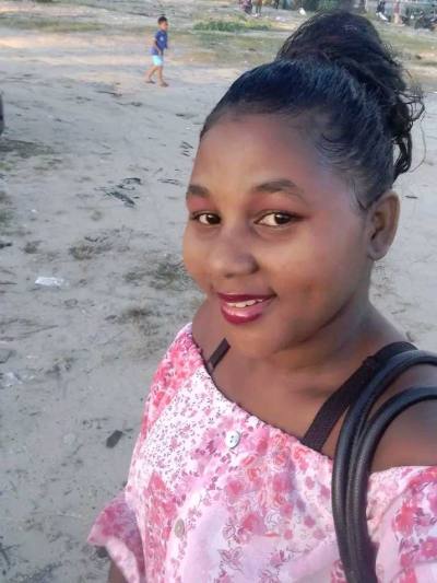 Claudia 27 ans Toamasina Madagascar