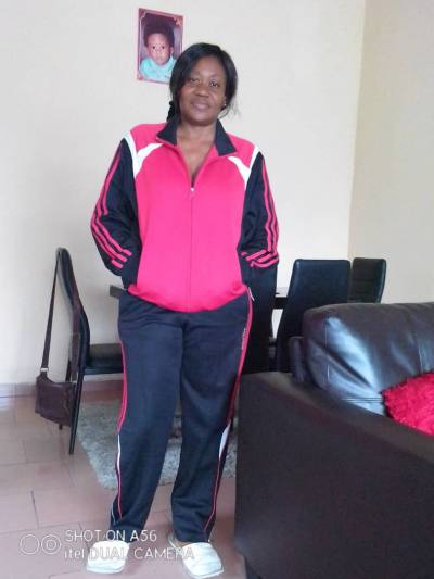 Carole 52 ans Kribi Cameroun