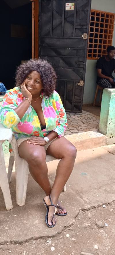 Leontine 39 Jahre Yaoundé  Kamerun