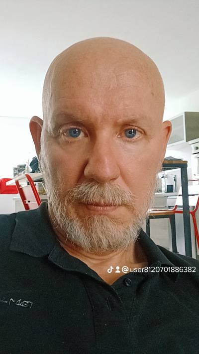 Cedric 49 ans Nantes France