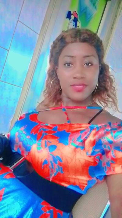 Paulette 29 Jahre Yaoundé Kamerun