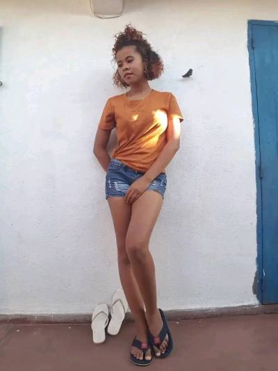 Amina 25 ans Toamasina Madagascar