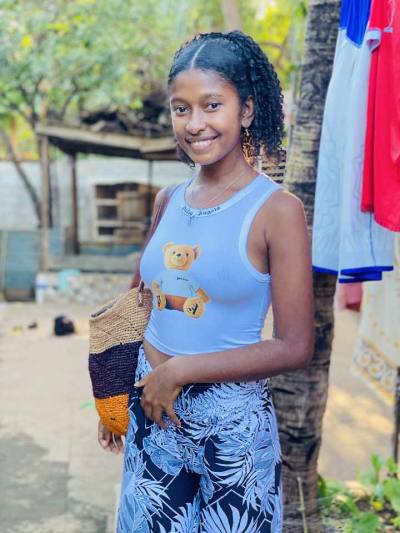 Jenitha 21 ans Sambava Madagascar