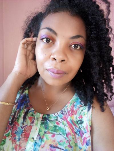 Anna 34 ans Toliara  Madagascar