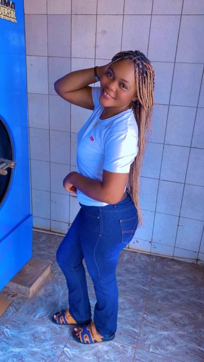 Henriette 29 Jahre Yaounde  Kamerun