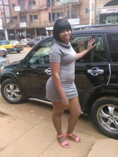 Flore 35 ans Yaoundé Cameroun