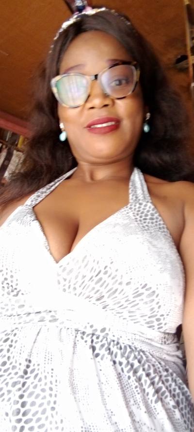 Lucie 43 ans Yaoundé Iv Cameroun