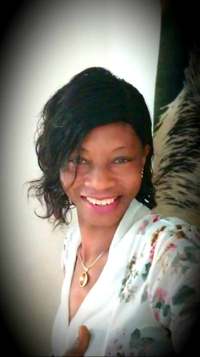 Carine 38 Jahre Yaounde Kamerun