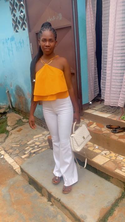 Ghislaine 28 Jahre Yaounde Kamerun