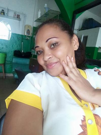 Melda 37 ans Antsiranana Madagascar