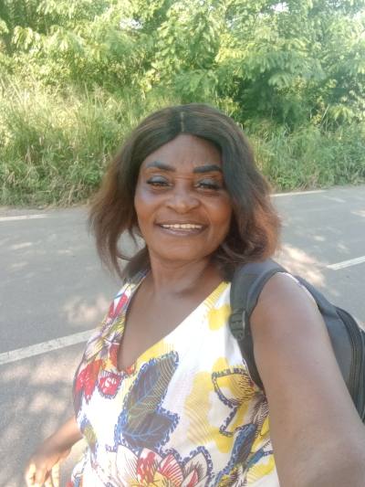 Clara 50 ans Urbaine  Cameroun