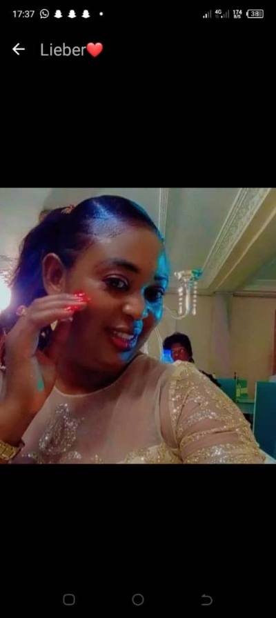 Chantal 34 Jahre Yaoundé Kamerun