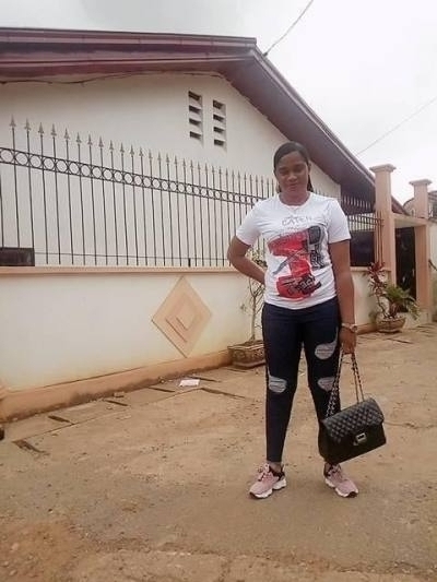 Christelle 34 Jahre Yaoundé  Kamerun