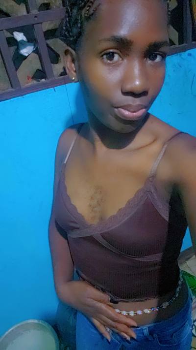 Ghislaine 28 Jahre Yaounde Kamerun