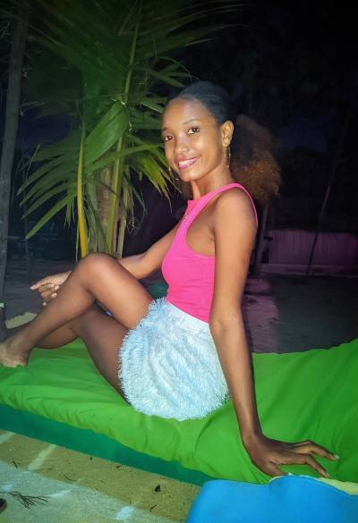 Olga 23 ans Toamasina  Madagascar