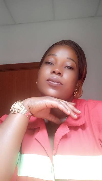 Christelle 36 Jahre Yaoundé 4 Kamerun