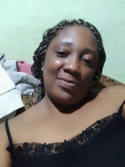 Yvonne 41 Jahre Yaoundé  Kamerun