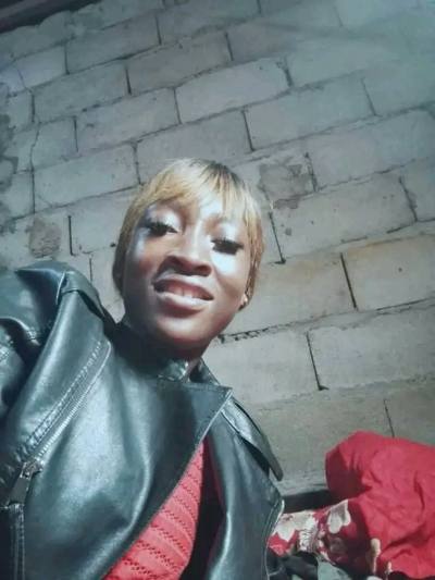 Gabrielle 27 Jahre Yaoundé  Kamerun