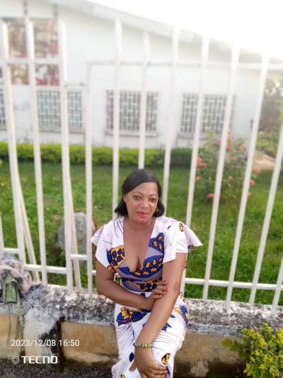 Victorine  42 Jahre Yaoundé 4 Kamerun