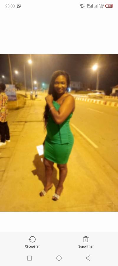 Rosalie 38 Jahre Beti  Cameroun