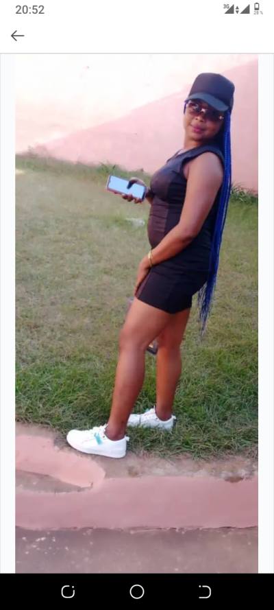 Viviane 28 ans Yaoundé Cameroun