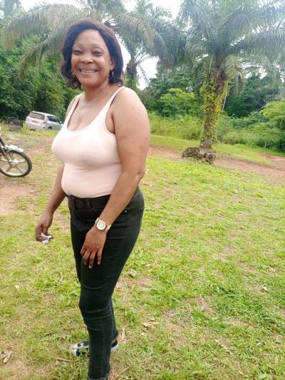 Béatrice 52 ans Yaoundé  Cameroun