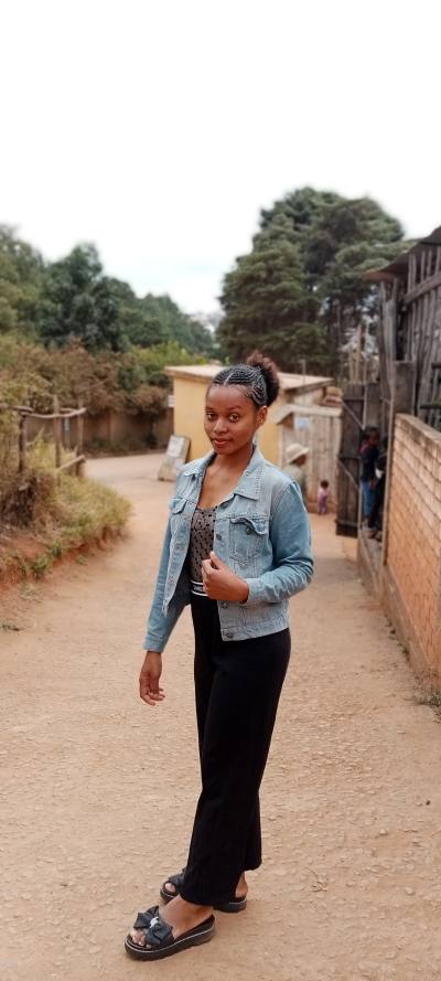 Zoela 25 ans Antananarivo Madagascar