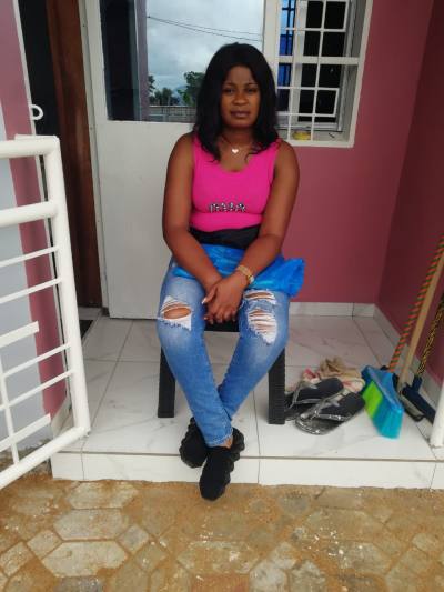 Christelle 34 Jahre Yaoundé  Kamerun