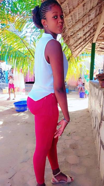 Clara 22 ans Ambanja Madagascar