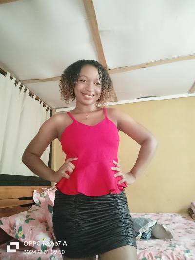 Anita 22 Jahre Toamasina Madagaskar