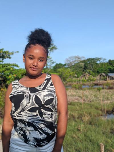 Anadine 23 ans Majunga Madagascar