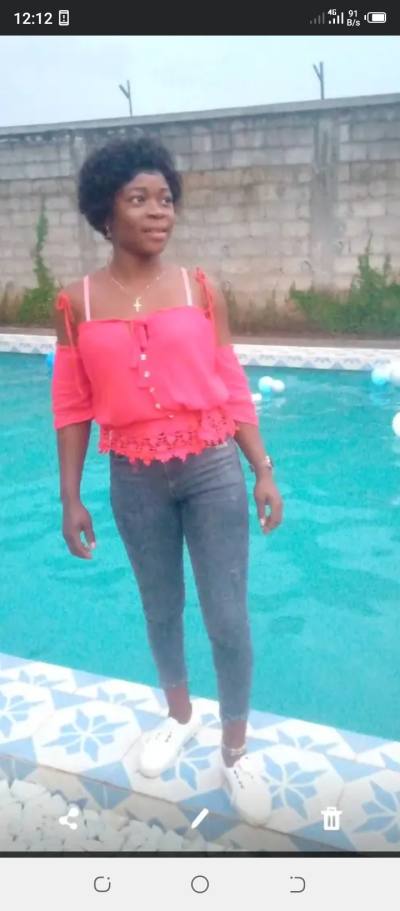 Yolande 32 ans Mbalmayo Cameroun