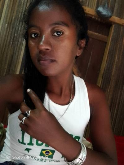 Julianah 30 ans Toliara Madagascar