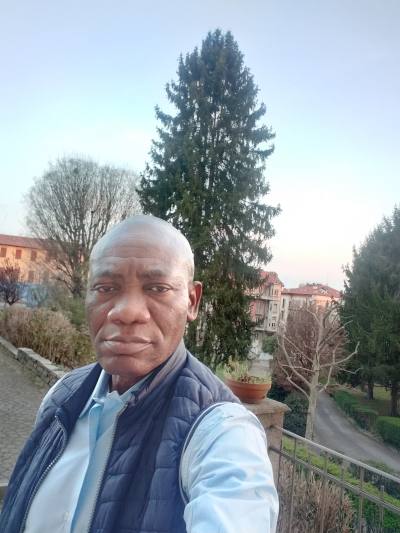 Roger 59 ans Torino Italie