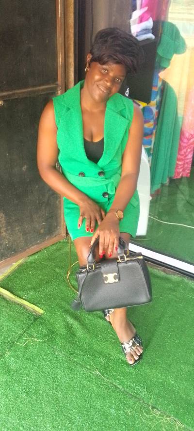 Christelle 33 ans Obala  Cameroun