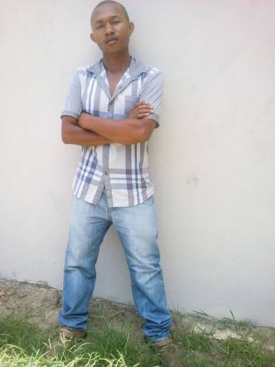 Eltone  Brice 31 ans Manambolosy Madagascar