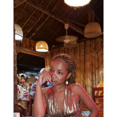 Prisca 23 ans Darsalama  Madagascar