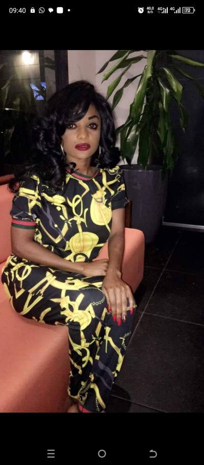 Janine 34 Jahre Douala Litoral Kamerun