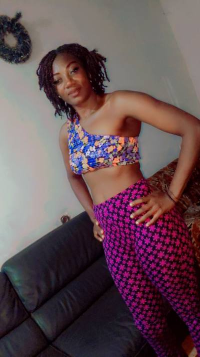 Natacha 37 years Yaoundé Cameroon