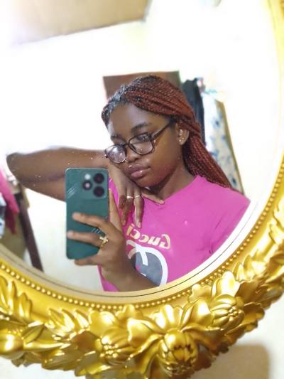 Solveig 20 ans Yaoundé  Cameroun