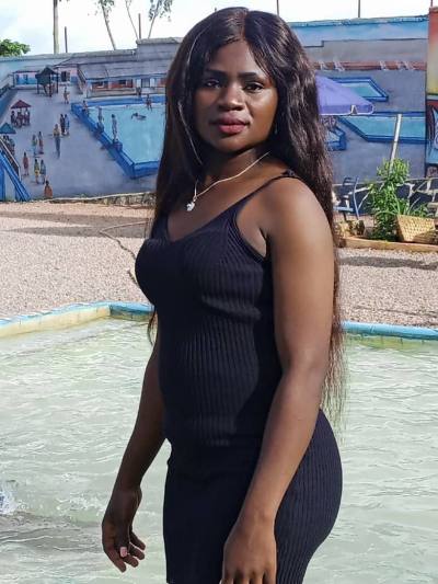 Rosalie 27 ans Yaounde6eme Cameroun