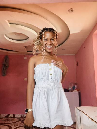 Samela 21 ans Tananarive Madagascar