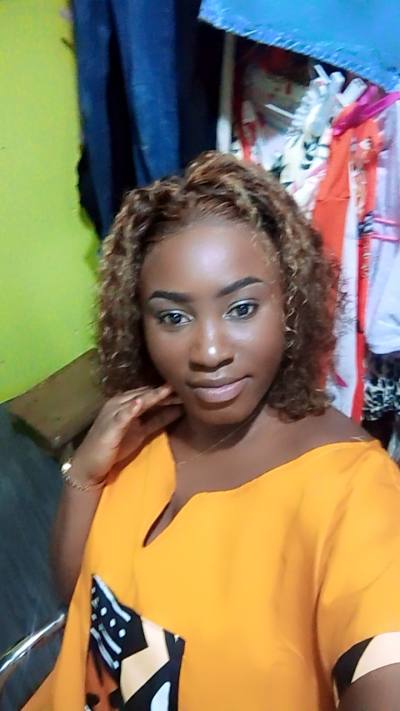 Mona 28 ans Libreville  Gabon